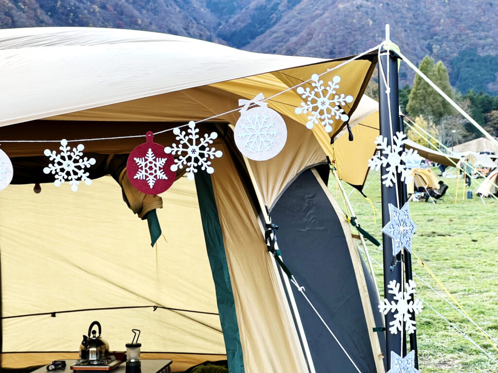 テントのクリスマス飾り