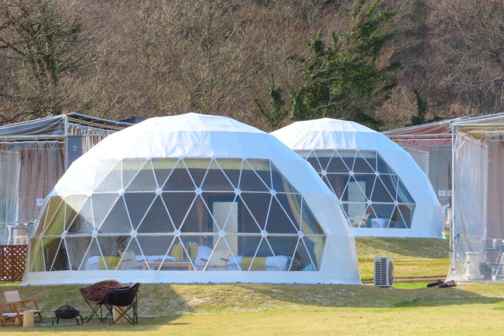グランピングのテント